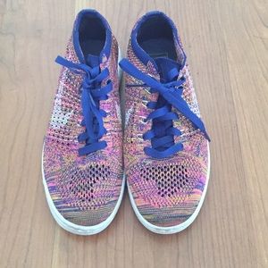 Nike classic tennis shoes